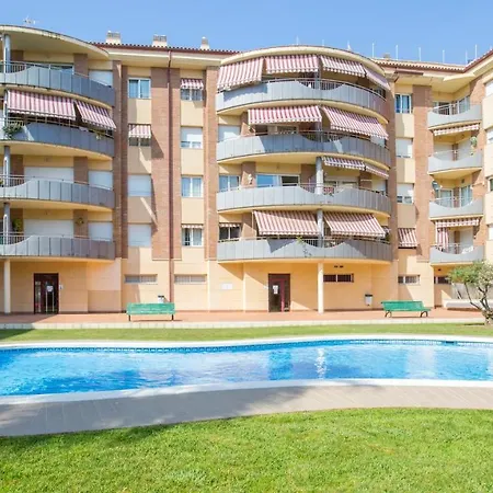 Apartment Sleeps 6 With Pool And Wifi Lloret de Mar