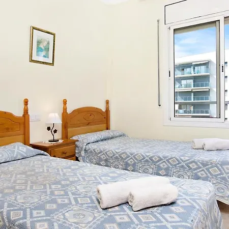 Sleeps 6 With Pool And Wifi Apartment Lloret de Mar