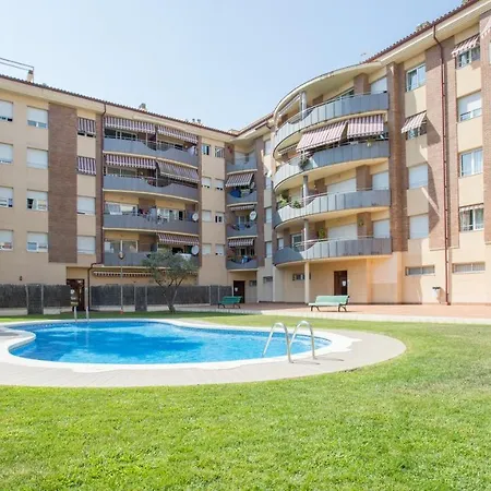 Lejlighed Sleeps 6 With Pool And Wifi