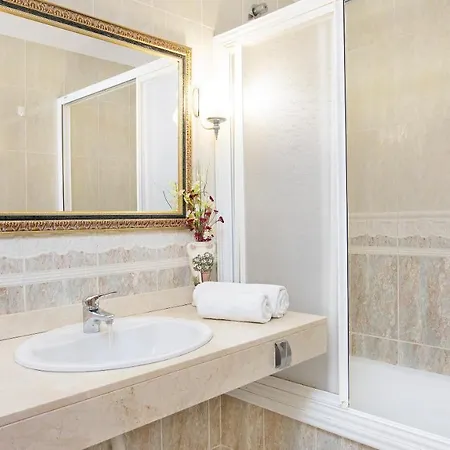 Sleeps 6 With Pool&wifi Appartement