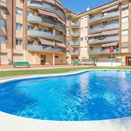 Sleeps 6 With Pool And Wifi *